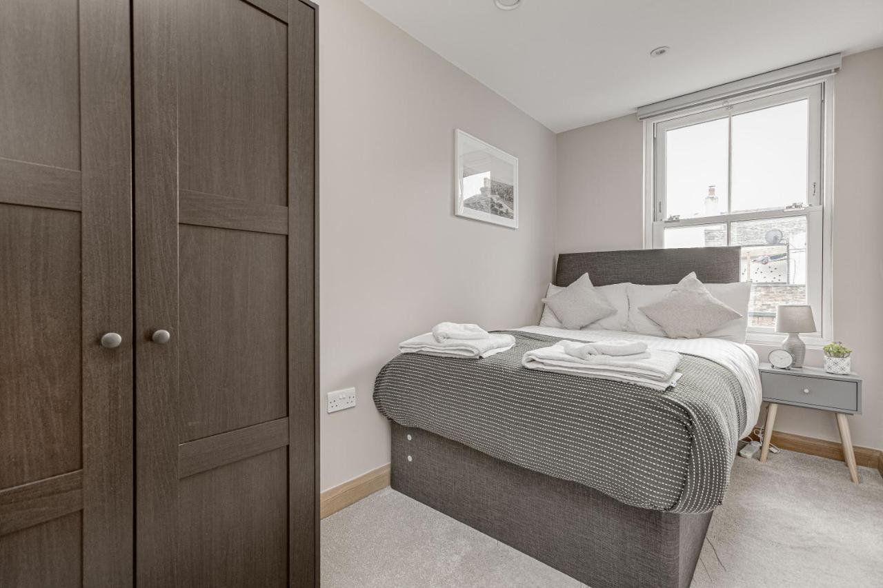 Contemporary 2 Bedroom Apt, Town Centre By Tent Serviced Apartments تشيرتسي المظهر الخارجي الصورة